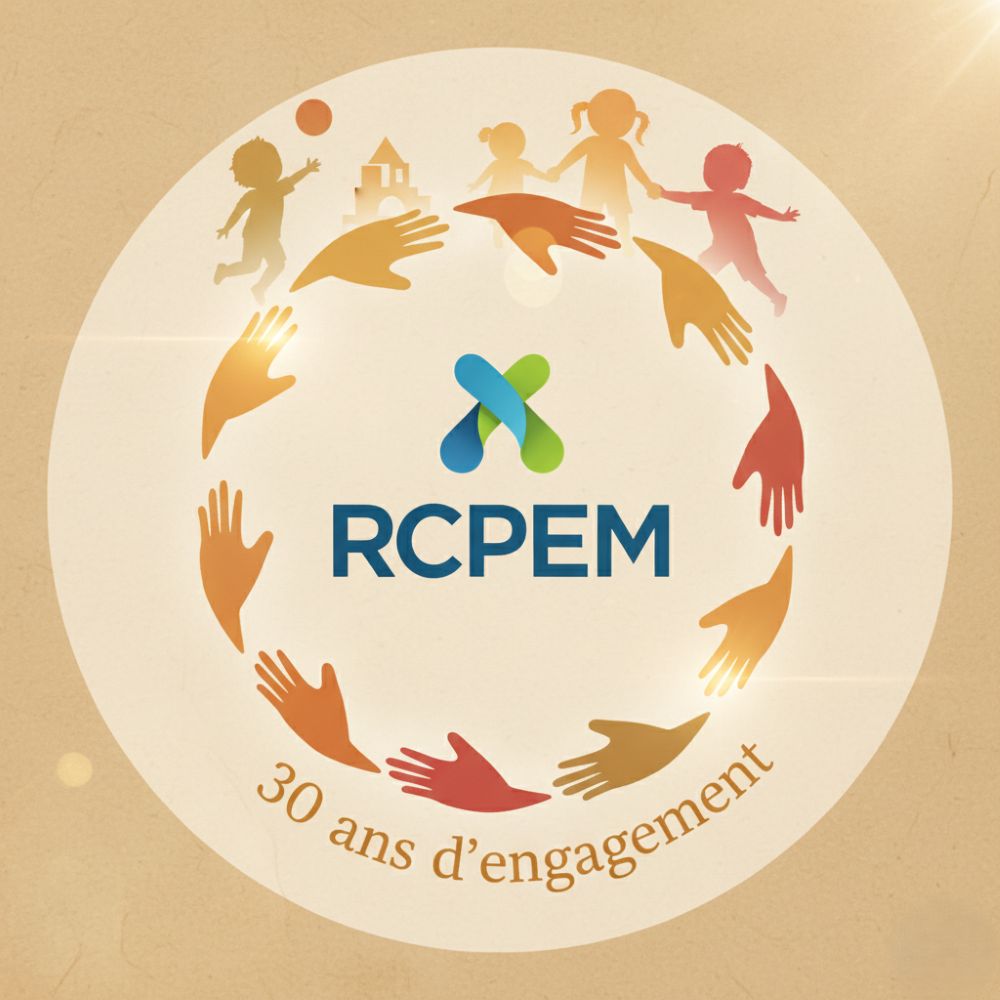 Logo du RCPEM illustrant sa mission de 30 ans pour la protection de l'enfance par le jeu.